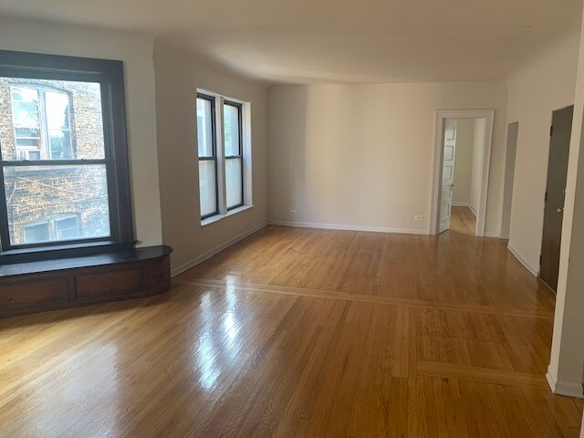 Building Photo - 3939 N Pine Grove Ave