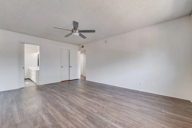 Building Photo - 540 E Hyde Park Pl