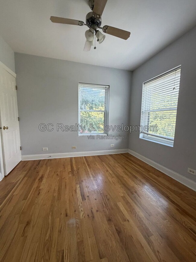 Building Photo - 702 Reba Pl