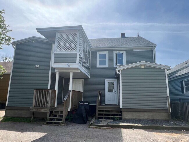 Building Photo - Large one bedroom, updated in the heart of Somersworth!