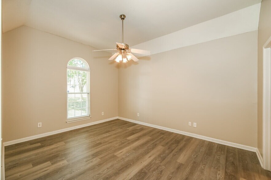 Building Photo - 1303 Tonya Dr