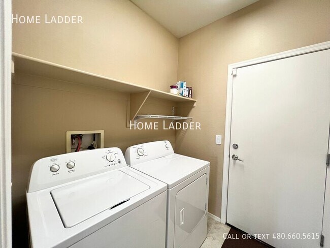 Building Photo - 2523 N Pecos Dr