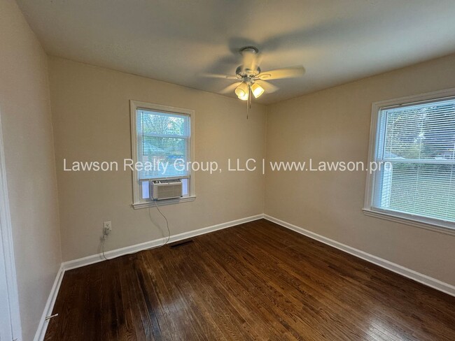 Building Photo - Raleigh Court Three Bedroom with Garage