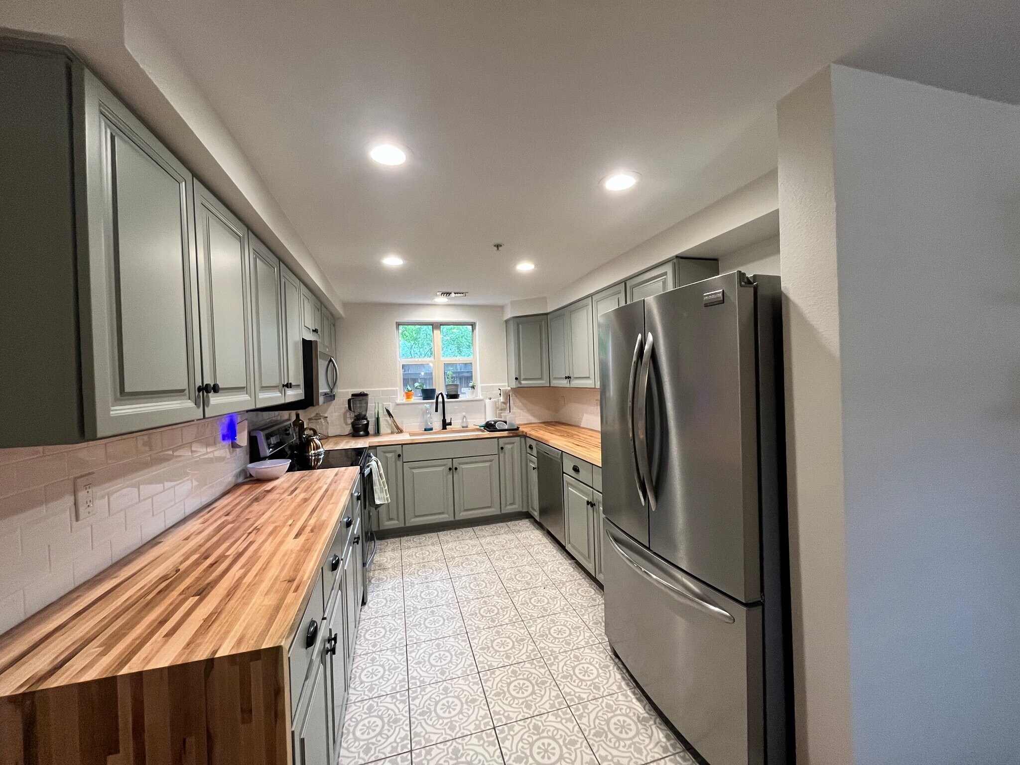 Building Photo - 2910 Wyandot St