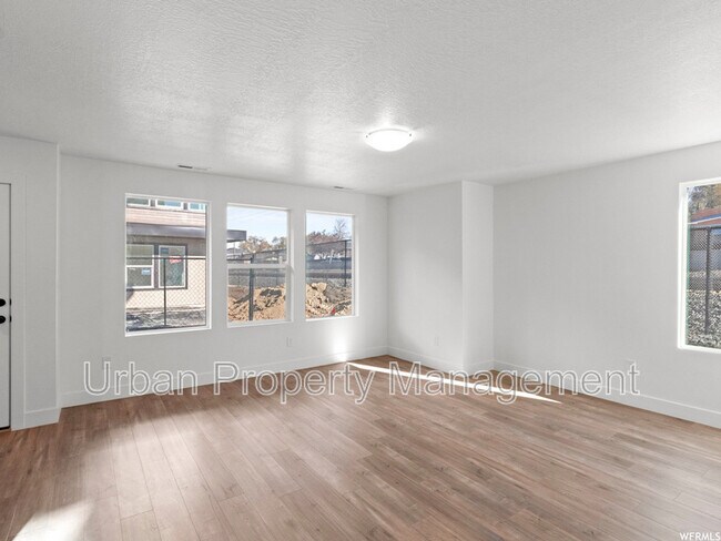 Building Photo - 143 E Verdon Ct