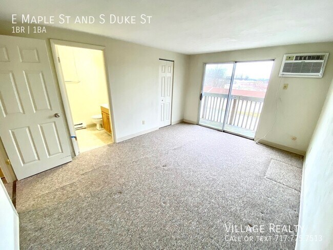 Building Photo - 451 E Maple St