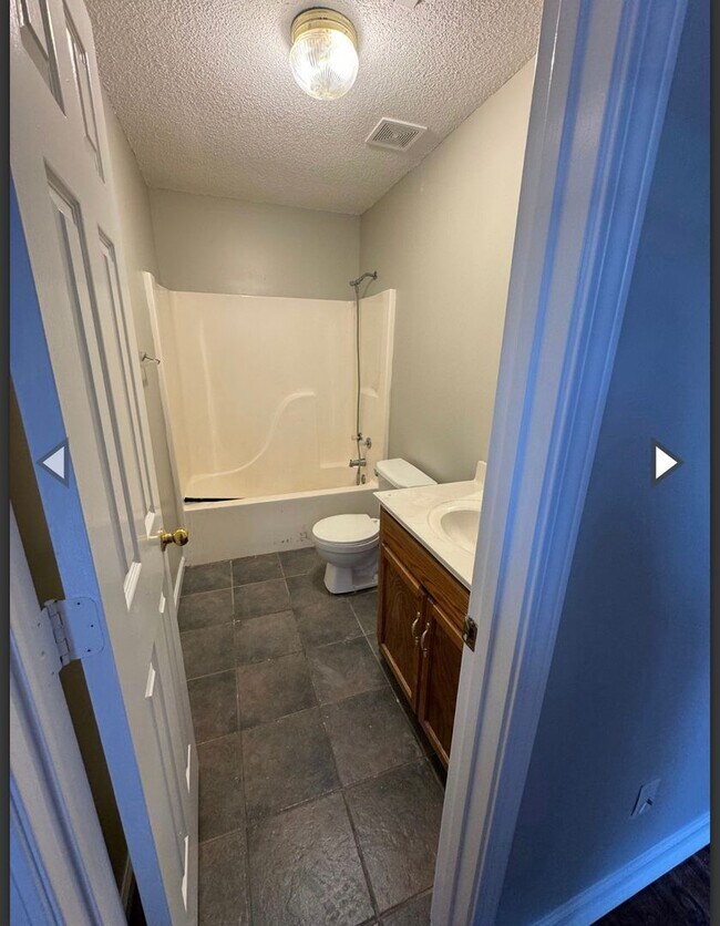 Building Photo - 3 bed 3 bath house! Water and Internet included!!