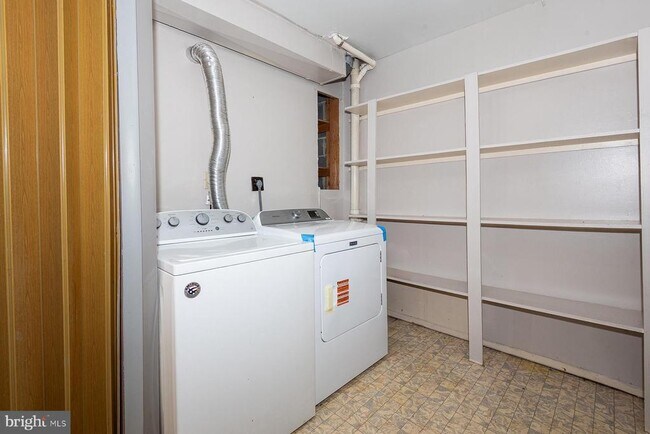 Building Photo - 2406 Rosecroft Ct