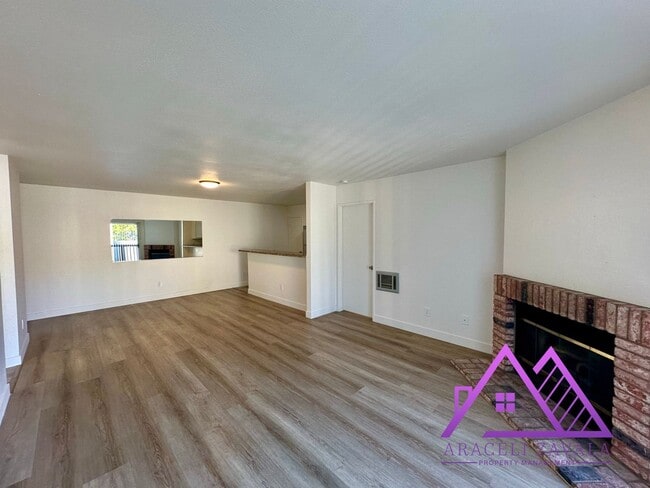 Building Photo - For rent I! Beautiful  2 Bed, 2 Bath Condo-Complex at La Costa