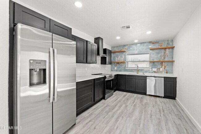 Building Photo - 3221 N Stanton St