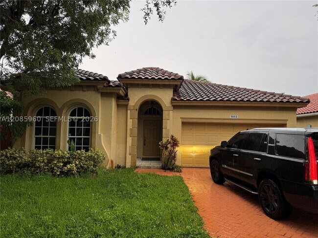 Building Photo - 5044 SW 139th Ave