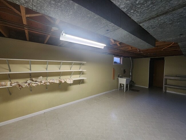 Building Photo - Spacious 5-Bedroom Home Near McKennan Park