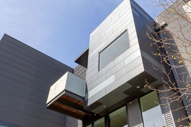 Building Photo - 811 Folger Ave