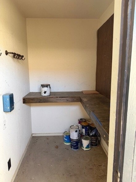 Building Photo - 1402 W Pecan Ave