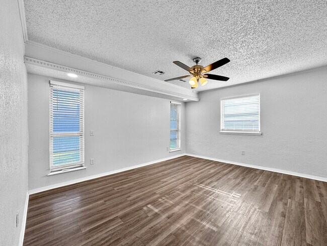 Building Photo - 2422 Ripple Creek Ln