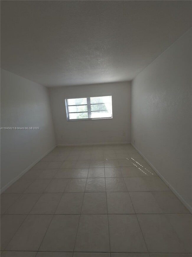 Building Photo - 12290 NE 11th Ct