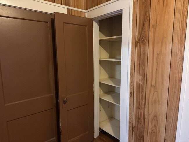 Building Photo - 5 Bed 2 Bath Home w/ 6.14 Acres In Iowa Park ISD.