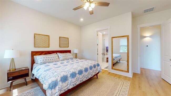 Building Photo - 719 Baywood Dr