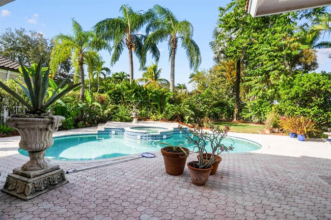 Building Photo - 1012 SW 156th Ave