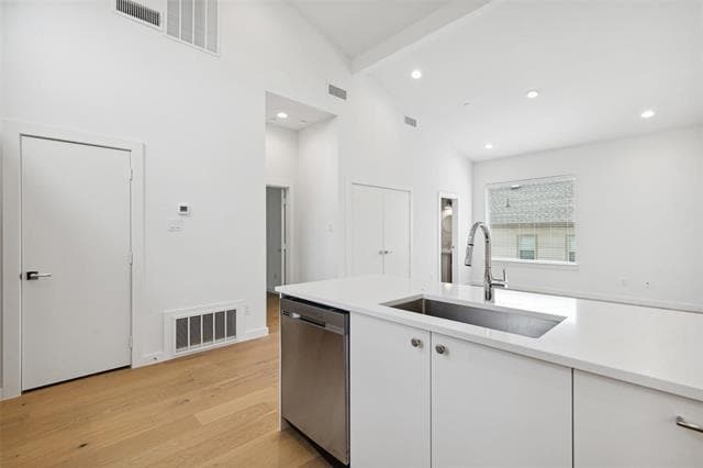 Building Photo - 6144 Oram St