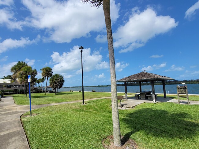 Building Photo - 1905 Robalo Dr