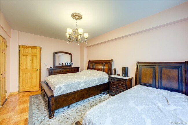 Building Photo - 98-10-9864 64th Ave