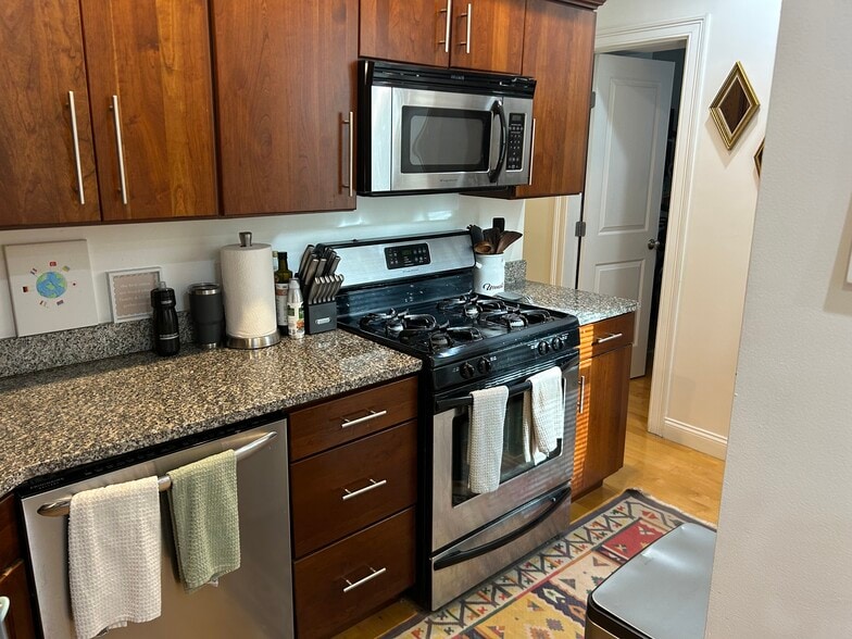 Building Photo - 10 Sheafe St