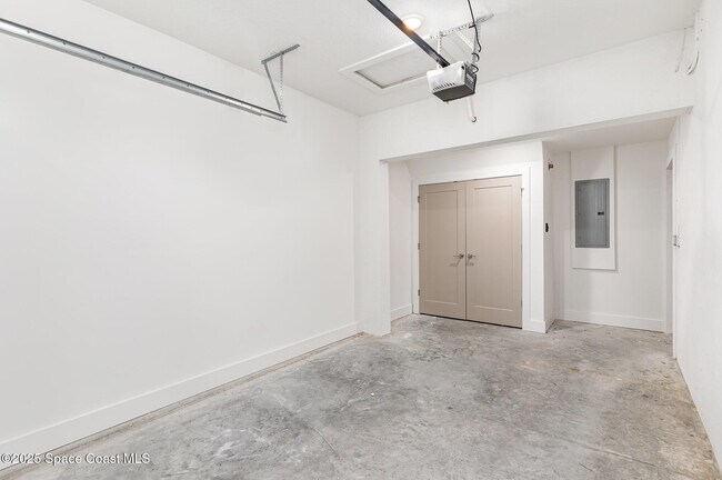 Building Photo - 1605 Par St NE