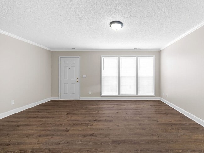 Building Photo - Freshly Renovated 2 BR, 2.5 BA Townhome Mi...