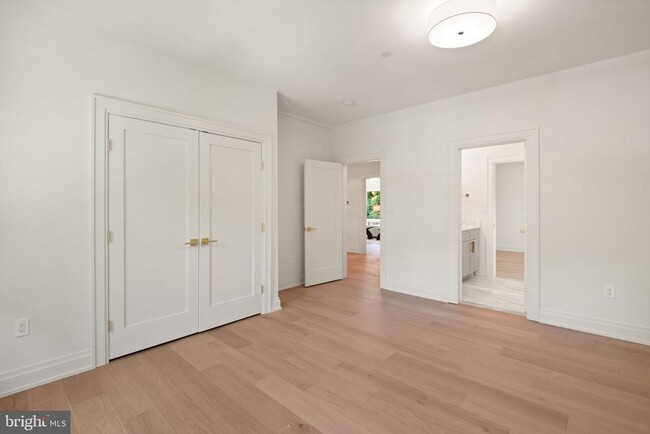 Building Photo - 5022 Cathedral Ave NW