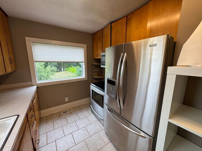 Building Photo - Country Living - 2 Bedroom 1 Bathroom