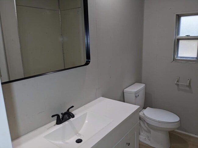 Building Photo - 12100 Lullingstone Rd