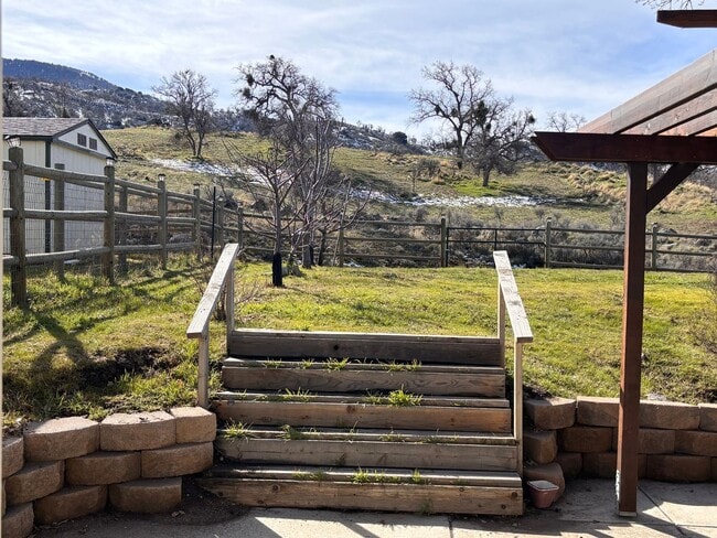 Building Photo - Beautiful Stallion Springs Home With A View!