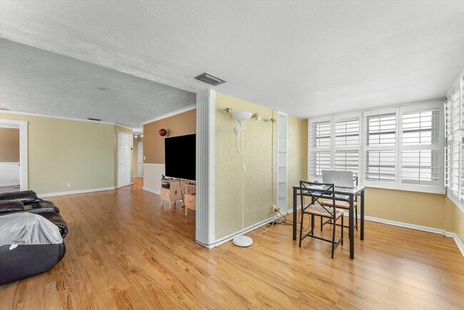 Building Photo - 8000 Lagos De Campo Blvd