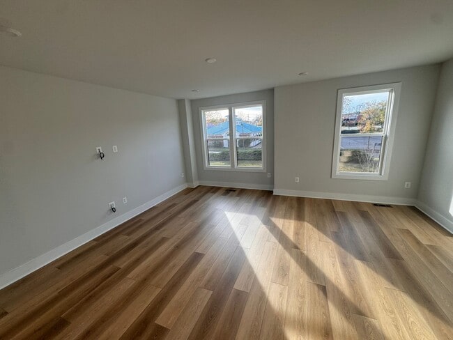 Building Photo - 10118 Virginia Blvd