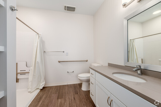 1BR, 1BA - Bathroom - 750SF - The Ashton at Mayfield Heights