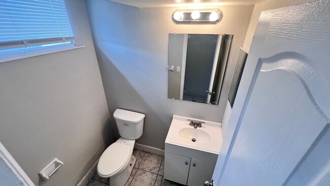Building Photo - "Second Month of Rent FREE" Charming 2 Bed...