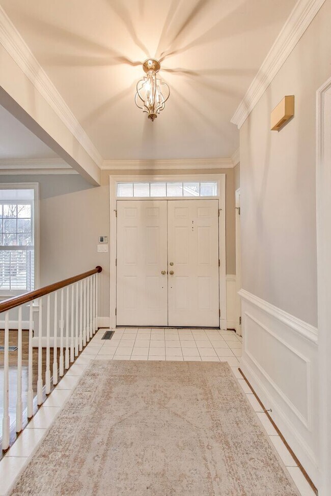 Building Photo - Spectacular 3 Bed + LOFT + 3.5 Bath- Custom Kitchen & Master Retreat w/ Beautiful Updates