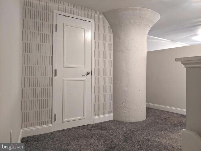 Building Photo - 1100 S Broad St