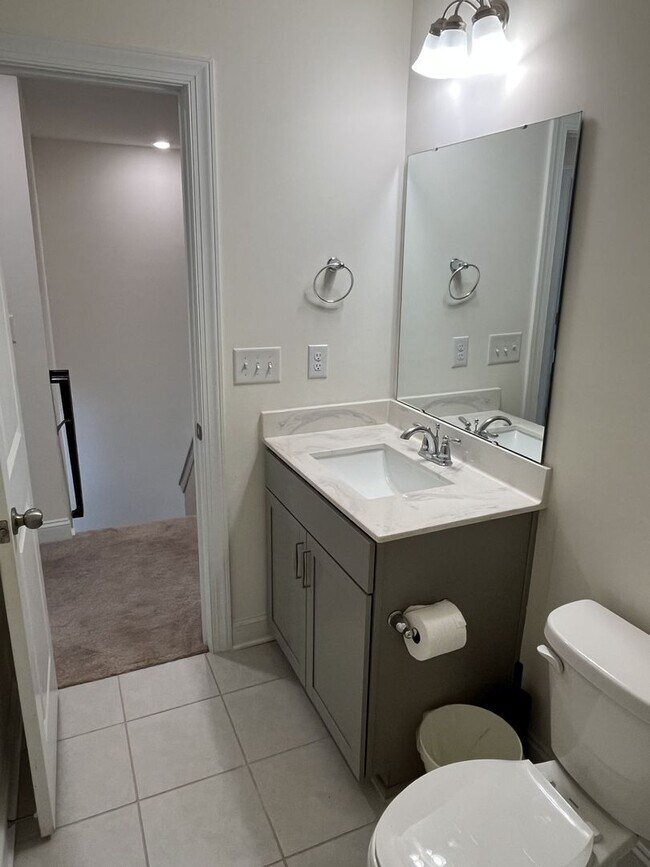 Building Photo - Newer 3 Bed + Loft Townhome in Davis Lake ...