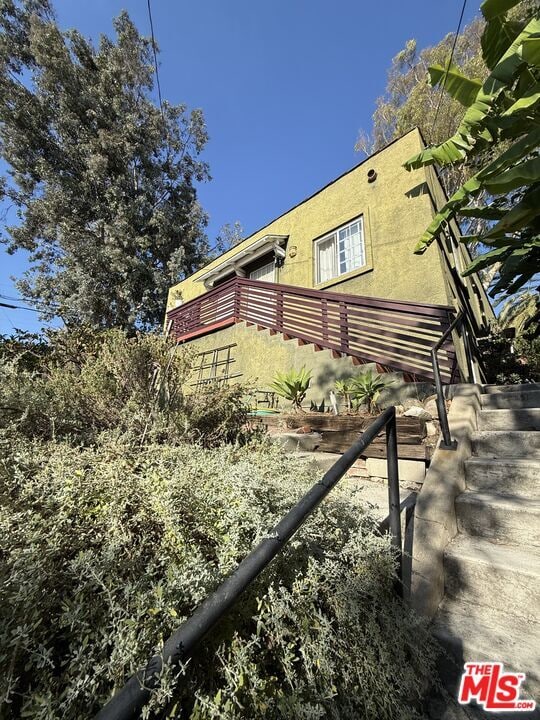 Building Photo - 1444 Manzanita St