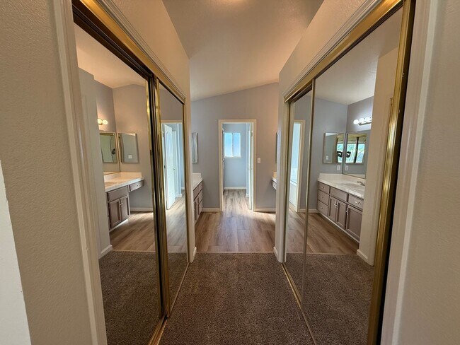 Building Photo - Nicely updated 4-bedroom in Oakdale!