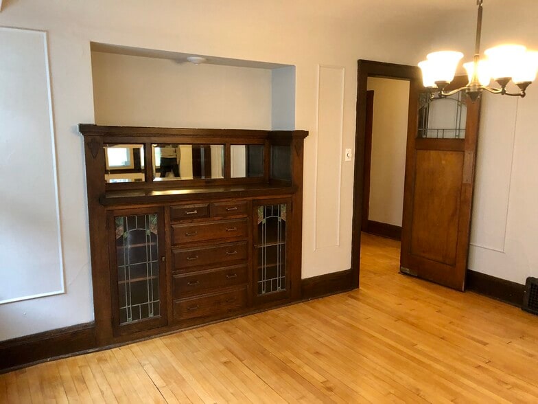 Building Photo - 541 N 62nd St