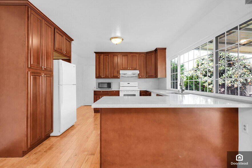Building Photo - 3273 Cropley Ave