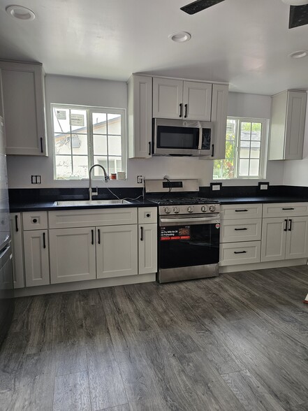 Kitchen - 14018 Runnymede St