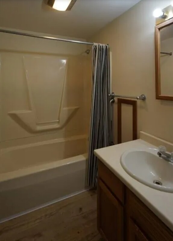 Building Photo - 36 Henry St