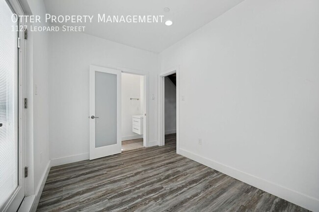 Building Photo - 1127 Leopard St