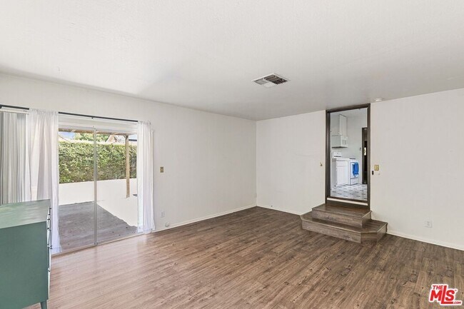 Building Photo - 5723 Stansbury Ave