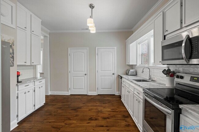 Building Photo - 4286 Sullivan St