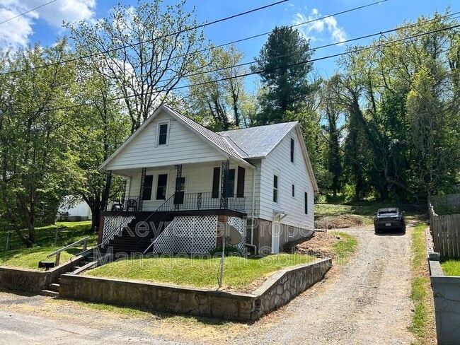 Building Photo - 210 Biltmore St